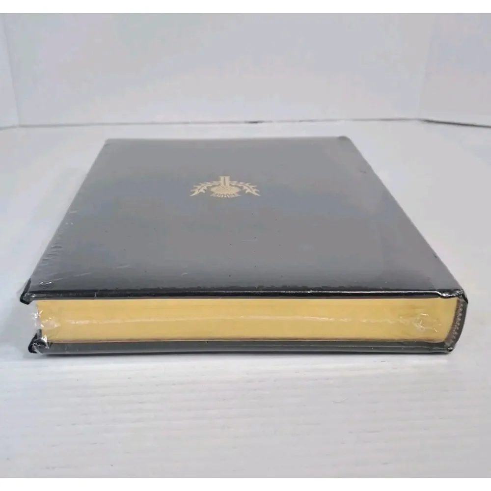 1999 Britannica Book of the Year Events of 1998 Black Leather Encyclopedia NEW